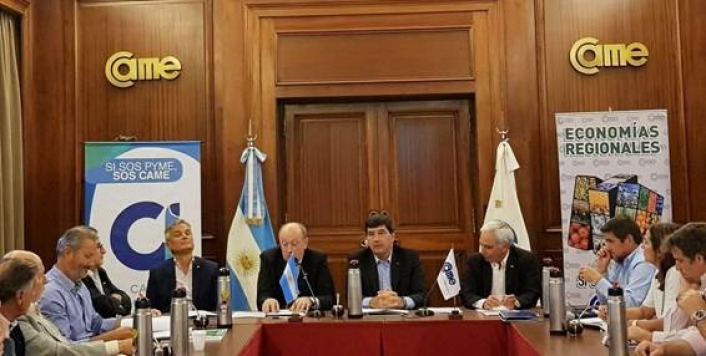 Gerardo Díaz Beltrán junto a representantes de Pymes de agroalimentos y bebidas de todo el país