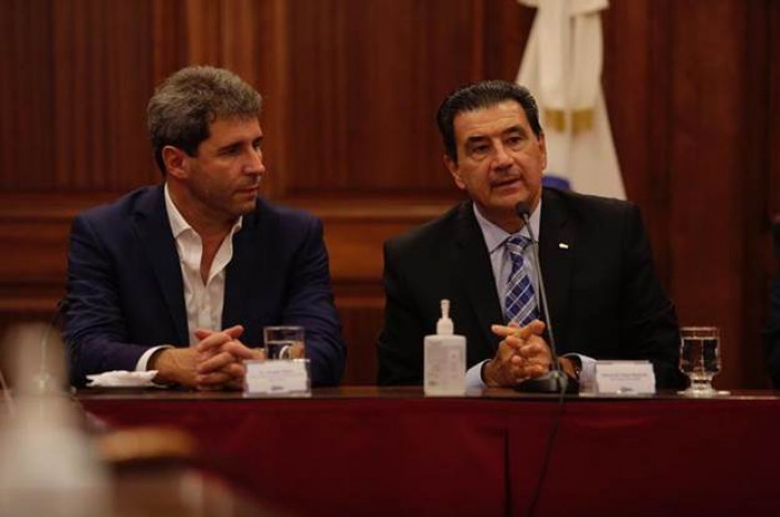 El presidente de CAME,Gerardo Daz Beltrn, junto al gobernador de San Juan,Sergio Uac