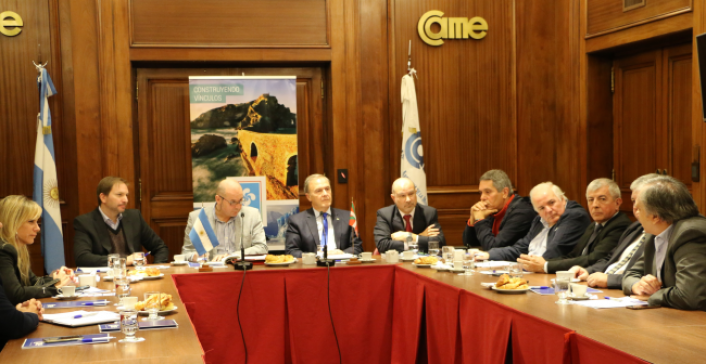 La reunión se llevó a cabo en el salón Frondizi situado en la sede de CAME La reunión se llevó a cabo en el salón Frondizi situado en la sede de CAME