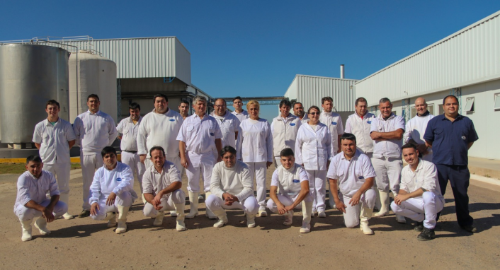 Foto prepandemia: equipo de colaboradores de Savaz SRL