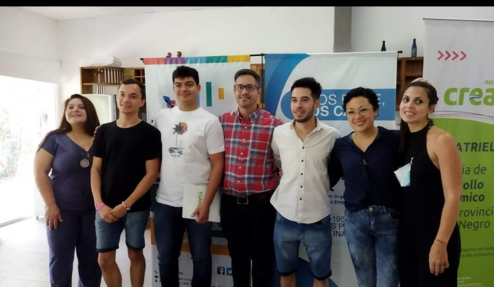 Vladimiro Amigo con los ganadores del premio provincial