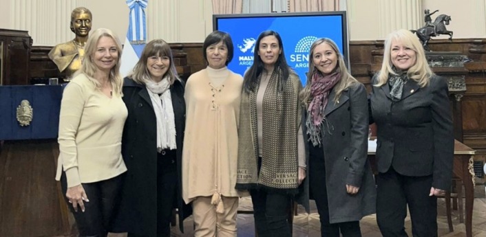 Comitiva de Mujeres CAME junto a la Senadora Nora del Valle Gimnez