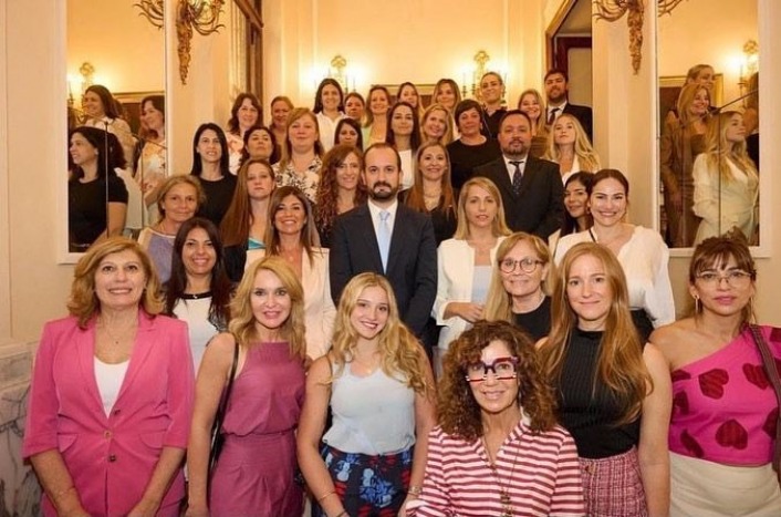 Las empresarias fueron recibidas por el embajador Roberto Manuel Carls