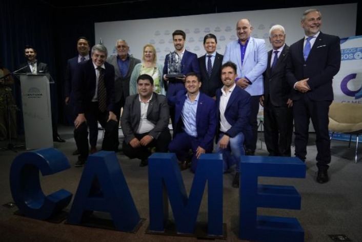 Alberto Esteban Gonzlez con su primer puesto en el certamen nacional