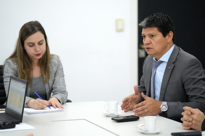 Gonzlez y Makari durante el encuentro