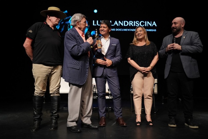 Reconocimiento al aporte a la cultura nacional para Luis Landriscina