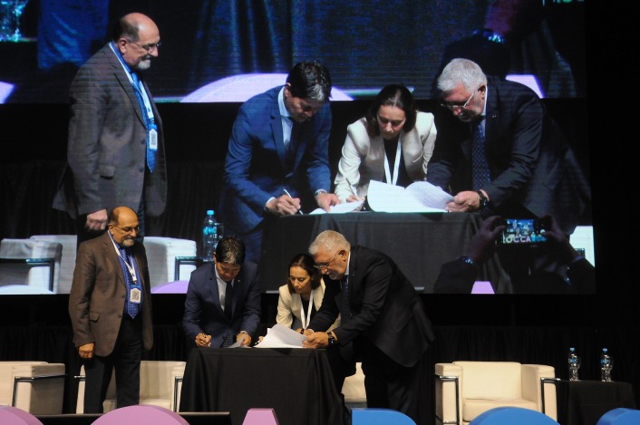 Gonzlez, Diab y Cladera durante la rbrica entre Argentina y Uruguay