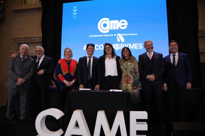 Firma de convenio con el Instituto Argentino de Empresas Familiares 