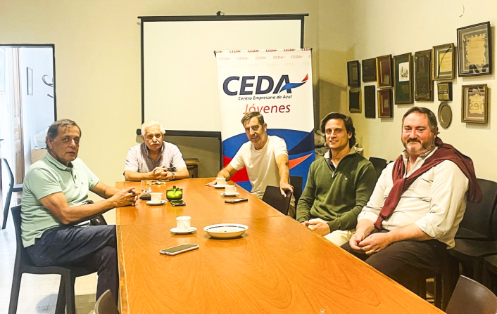 Asistencia t�cnica en Azul para analizar avances del proyecto.